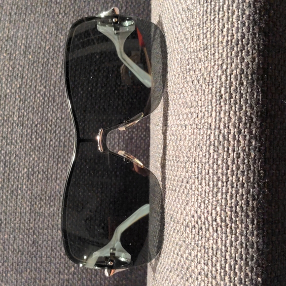 Gucci Sunglasses with Case - Picture 2 of 8